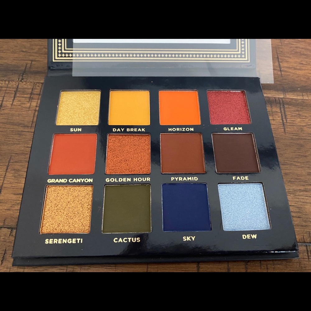 ACE BEAUTÉ Vintage Dawn Eyeshadow Palette